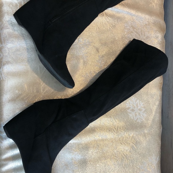 Apostrophe Black Suede wedge boots. - Picture 2 of 2